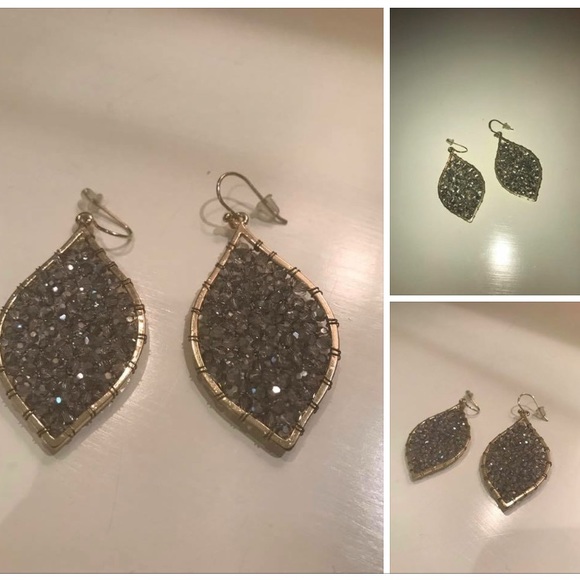 Silver/gray beaded earrings - Picture 1 of 1